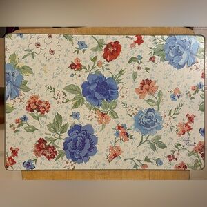 Pioneer woman glass cutting board